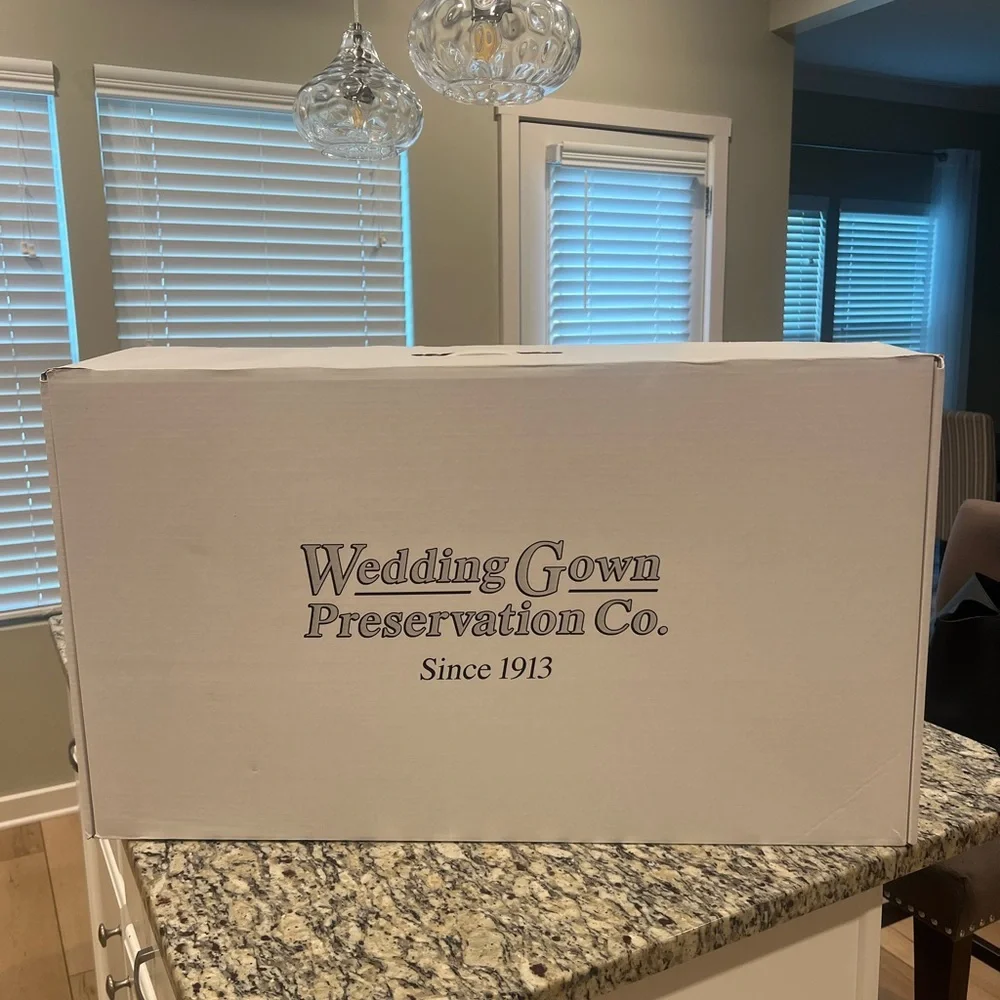 White Storage Box size 10.